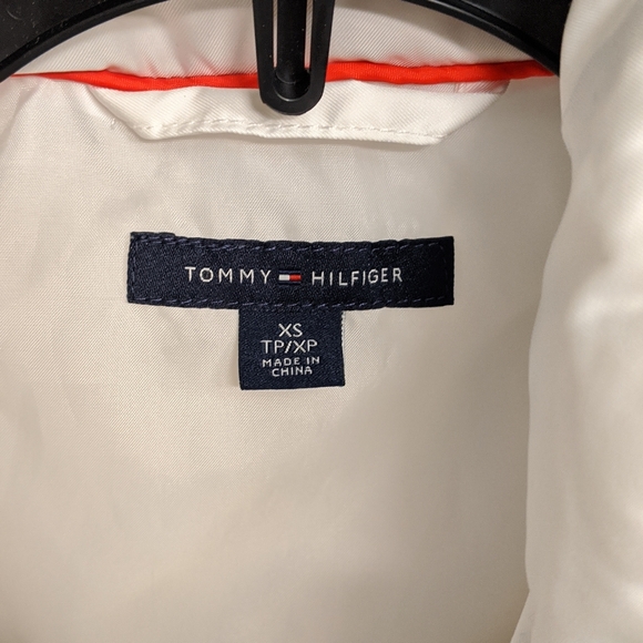 Like new Women's Tommy Hilfiger white zip up puffer vest - size x-small - Picture 5 of 5